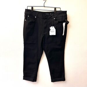 Tahari Olivia black mid rise straight leg cropped cuffed jeans size 16